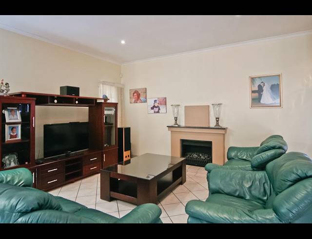 3 BEDROOM HOUSE FOR SALE IN OBSERVATORY